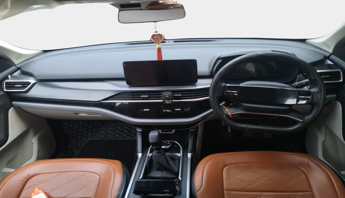 2024 Tata Safari PURE PLUS, Diesel, Manual, 24,563 km, interior