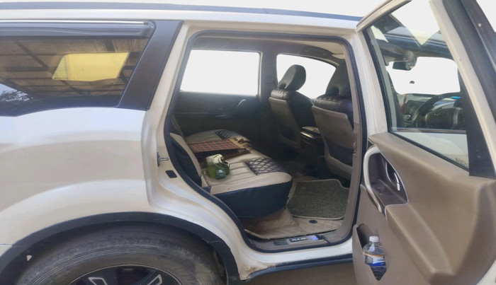 2015 Mahindra XUV500 W8, Diesel, Manual, 98,134 km, interior