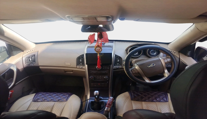 2015 Mahindra XUV500 W8, Diesel, Manual, 98,134 km, interior