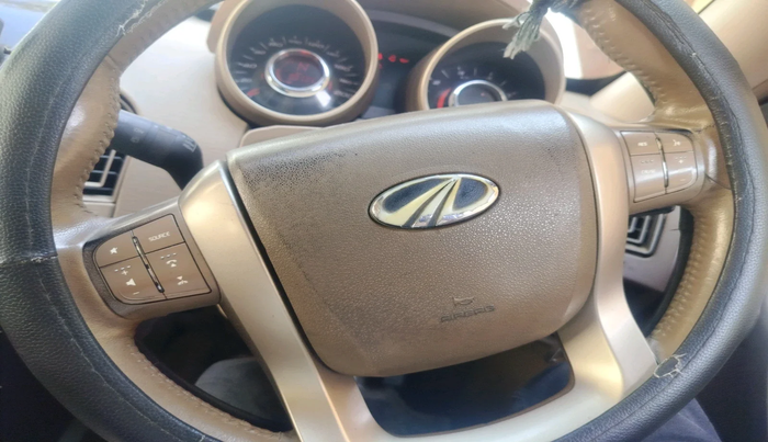 2015 Mahindra XUV500 W8, Diesel, Manual, 98,134 km, interior