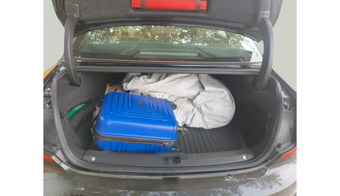 2024 Volvo S90 B5 Ultimate, Petrol, Automatic, 31,770 km, exterior