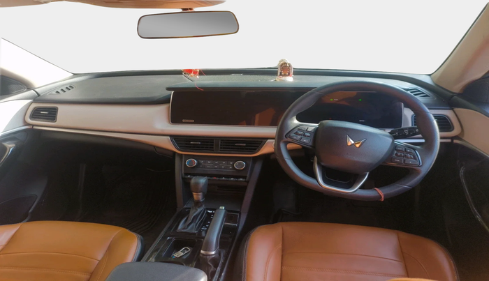 2024 Mahindra XUV700 AX 5 D AT 7 STR, Diesel, Automatic, 39,102 km, interior