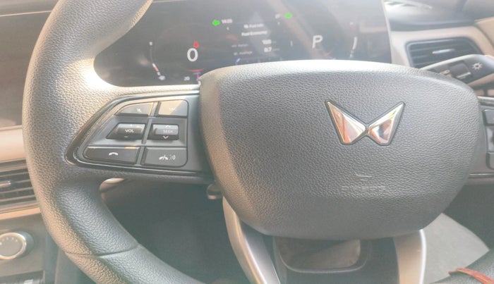 2024 Mahindra XUV700 AX 5 D AT 7 STR, Diesel, Automatic, 39,102 km, interior