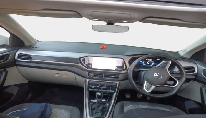 2024 Volkswagen TAIGUN Highline Plus 1.0 TSI MT, Petrol, Manual, 17,270 km, interior