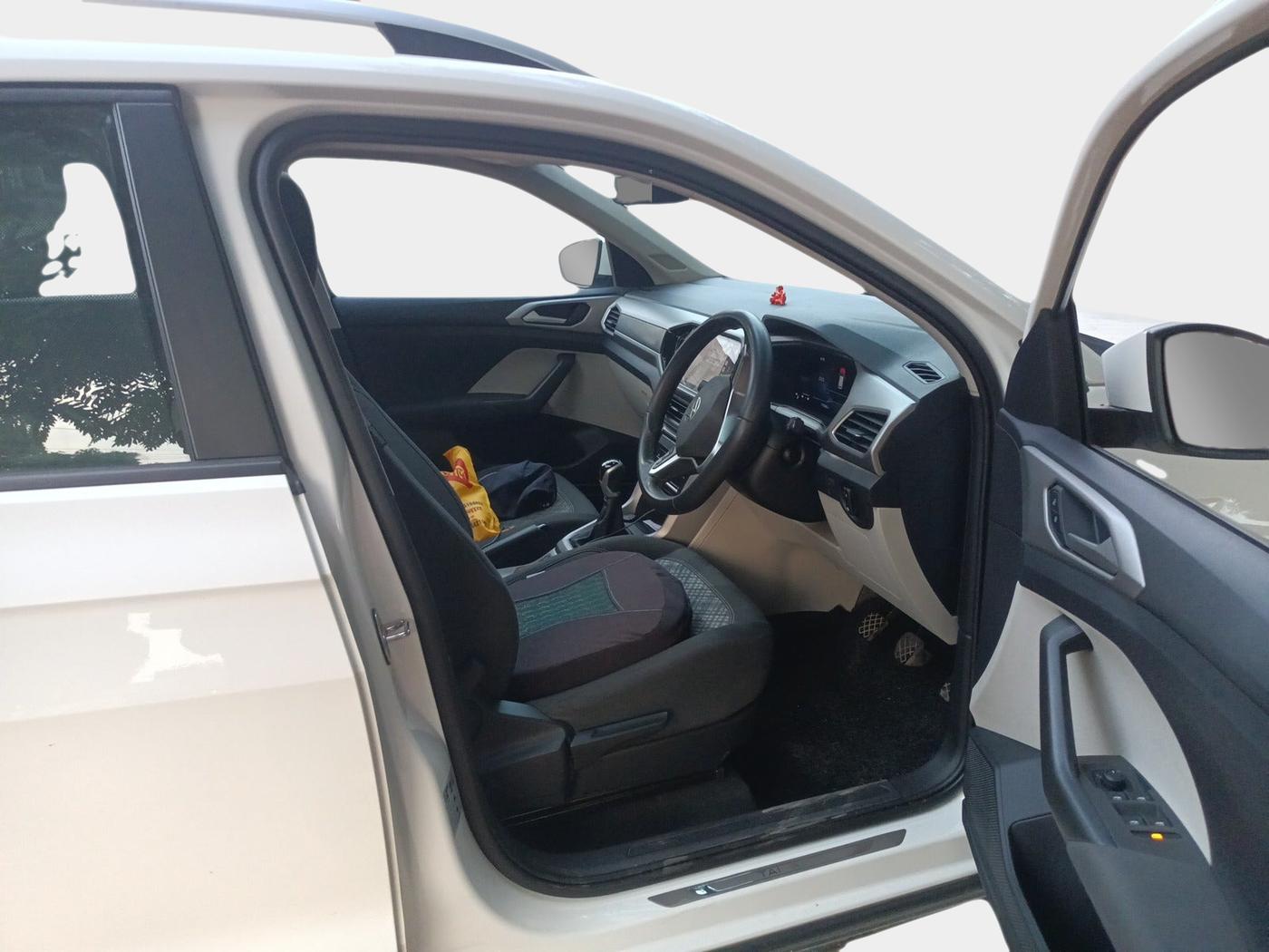 2024 Volkswagen TAIGUN Highline Plus 1.0 TSI MT, Petrol, Manual, 17,270 km, interior