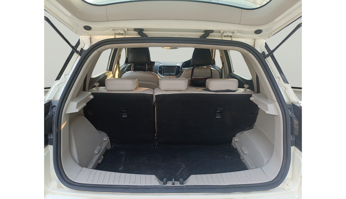 2019 Mahindra XUV300 W8 (O) 1.5 DIESEL, Diesel, Manual, 99,322 km, exterior