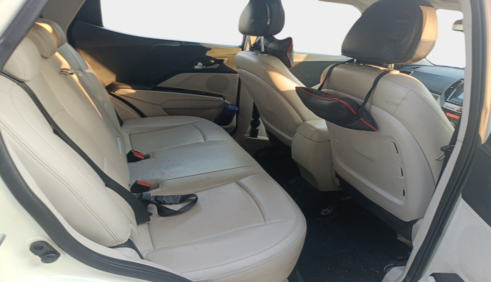 2019 Mahindra XUV300 W8 (O) 1.5 DIESEL, Diesel, Manual, 99,322 km, interior