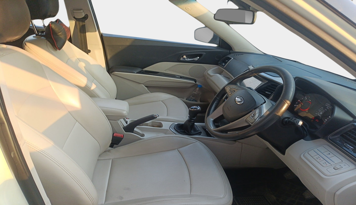 2019 Mahindra XUV300 W8 (O) 1.5 DIESEL, Diesel, Manual, 99,322 km, interior