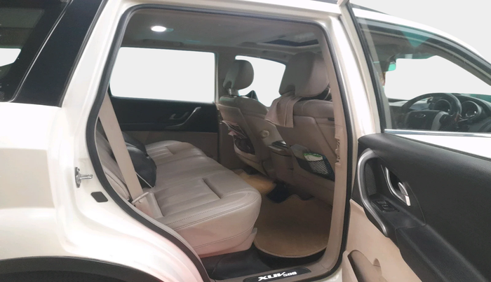 2017 Mahindra XUV500 W10, Diesel, Manual, 86,604 km, interior