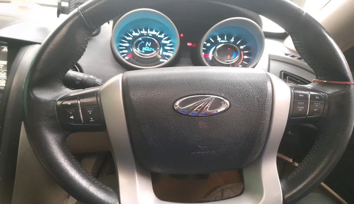 2017 Mahindra XUV500 W10, Diesel, Manual, 86,604 km, interior