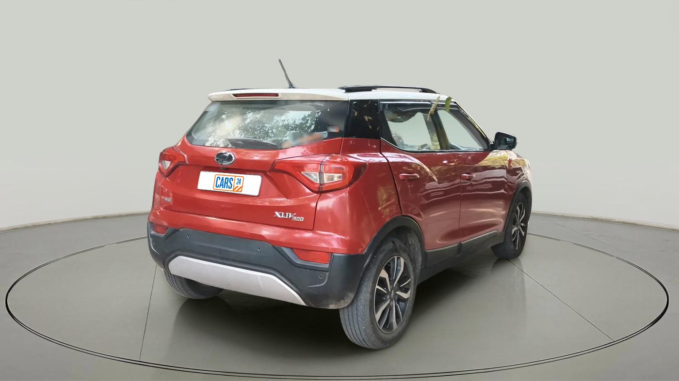 2020 Mahindra XUV300 W8(O) 1.5 DIESEL DUAL TONE, Diesel, Manual, 1,05,920 km, exterior