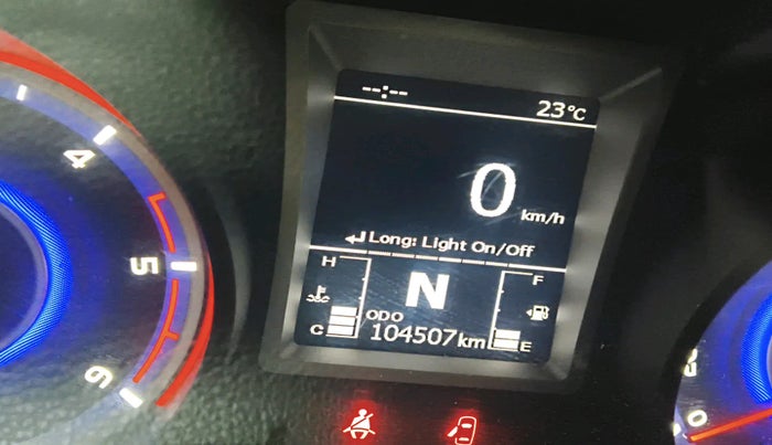 2020 Mahindra XUV300 W8(O) 1.5 DIESEL DUAL TONE, Diesel, Manual, 1,04,507 km, interior