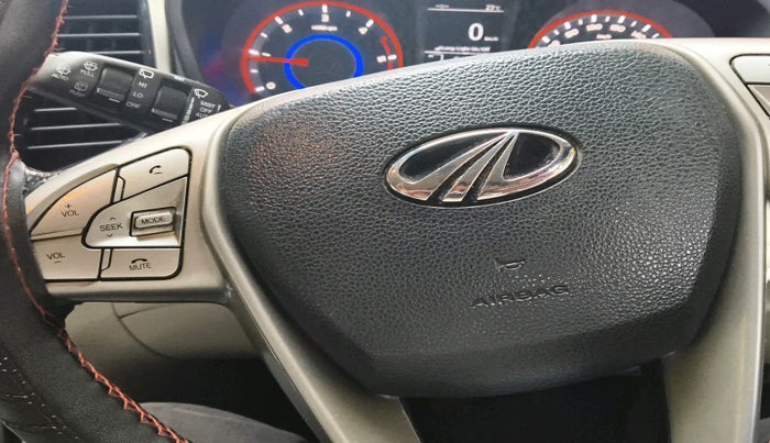 2020 Mahindra XUV300 W8(O) 1.5 DIESEL DUAL TONE, Diesel, Manual, 1,04,507 km, interior