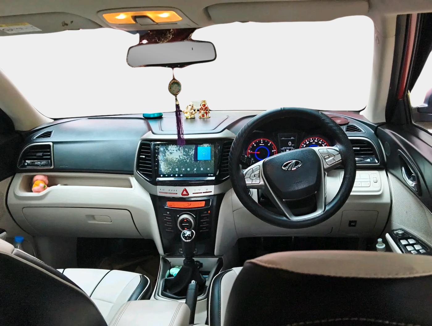 2020 Mahindra XUV300 W8(O) 1.5 DIESEL DUAL TONE, Diesel, Manual, 1,05,920 km, interior