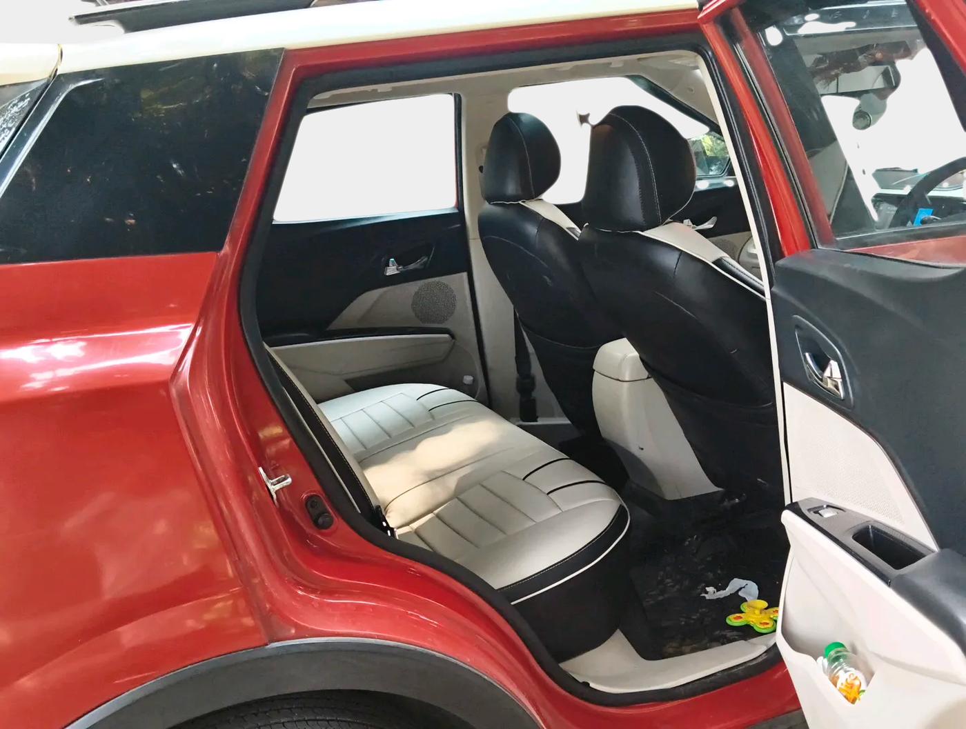 2020 Mahindra XUV300 W8(O) 1.5 DIESEL DUAL TONE, Diesel, Manual, 1,05,920 km, interior