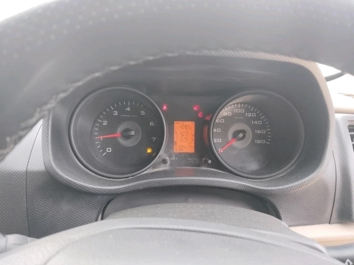 2016 Mahindra TUV300 T6 PLUS, Diesel, Manual, 1,04,174 km, interior