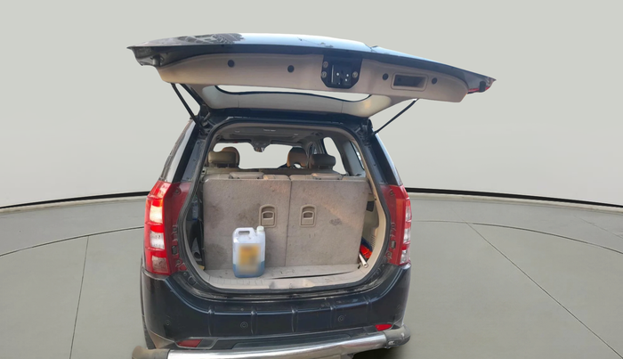 2016 Mahindra XUV500 W10 AT, Diesel, Automatic, 1,52,492 km, exterior