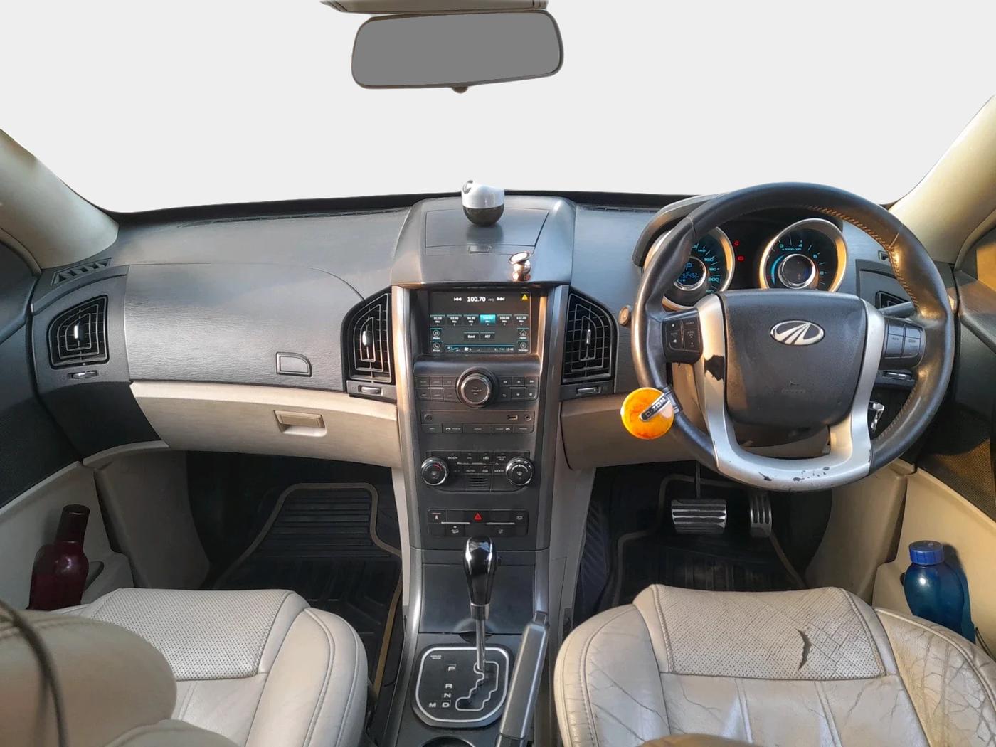 2016 Mahindra XUV500 W10 AT, Diesel, Automatic, 1,52,492 km, interior