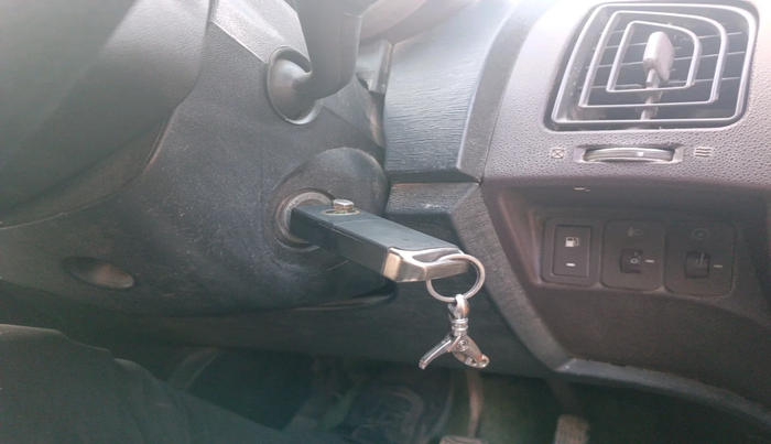 2013 Mahindra XUV500 W6, Diesel, Manual, 1,15,180 km, interior