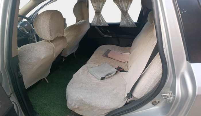 2013 Mahindra XUV500 W6, Diesel, Manual, 1,15,180 km, interior