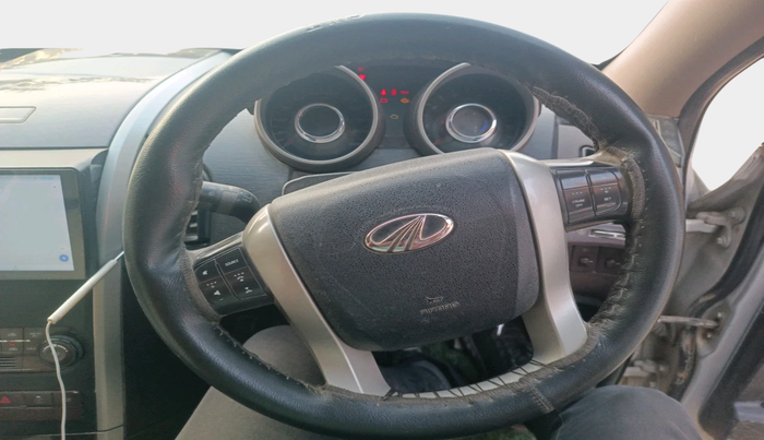 2013 Mahindra XUV500 W6, Diesel, Manual, 1,15,180 km, interior