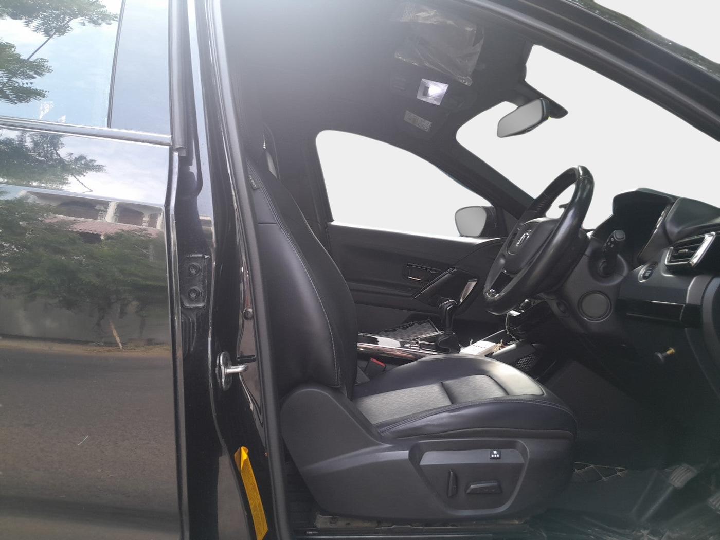 2022 Tata Safari XZ PLUS DARK EDITION, Diesel, Manual, 99,033 km, interior
