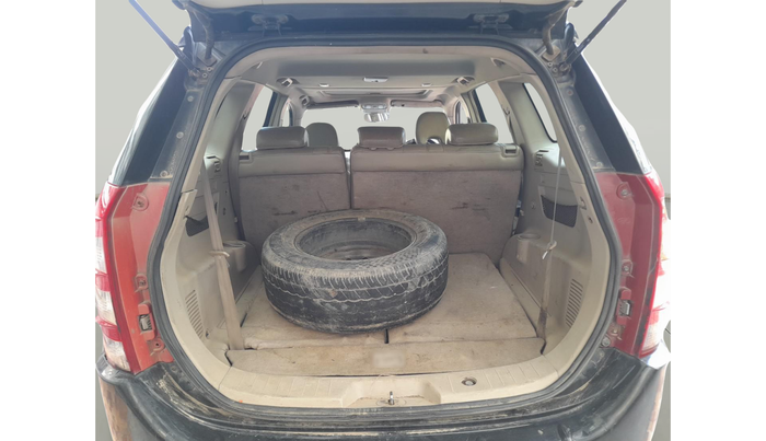 2016 Mahindra XUV500 W10, Diesel, Manual, 1,08,980 km, exterior