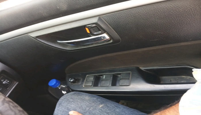 2013 Maruti Swift VXI, Petrol, Manual, 1,14,370 km, interior