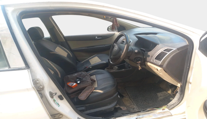 2013 Hyundai i20 MAGNA 1.4 CRDI, Diesel, Manual, 1,00,002 km, interior