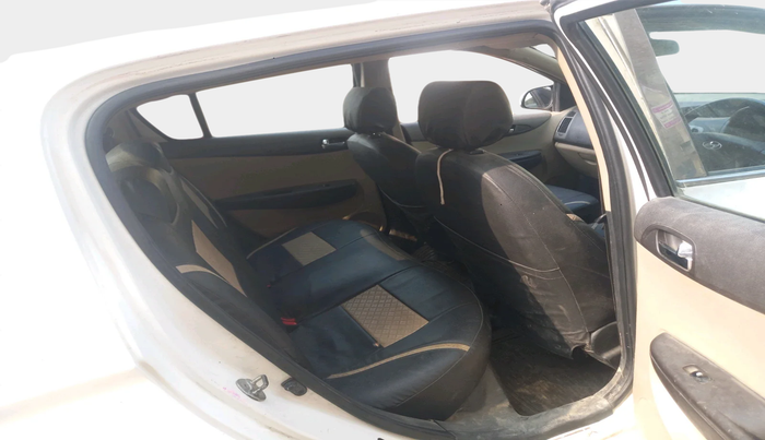 2013 Hyundai i20 MAGNA 1.4 CRDI, Diesel, Manual, 1,00,002 km, interior