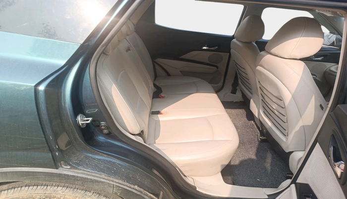 2022 Mahindra XUV300 W8 (O) 1.5 DIESEL, Diesel, Manual, 47,911 km, interior