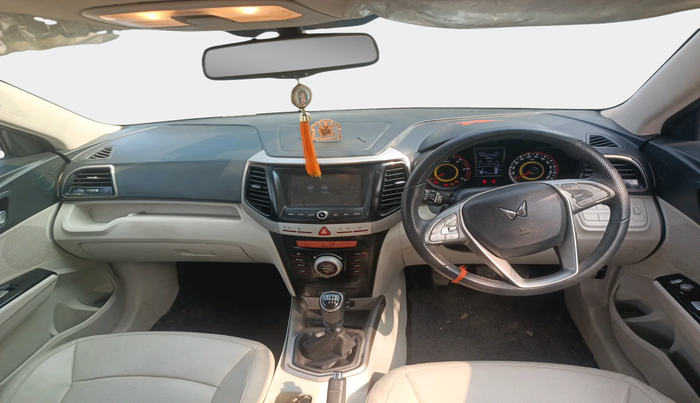 2022 Mahindra XUV300 W8 (O) 1.5 DIESEL, Diesel, Manual, 47,911 km, interior