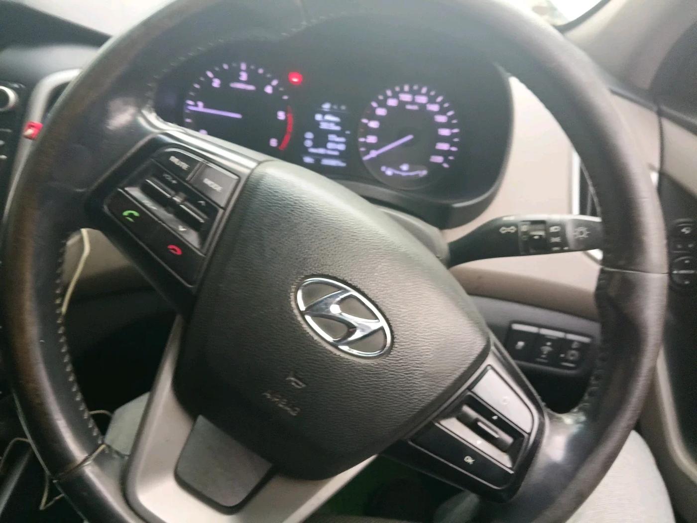 2017 Hyundai Creta SX (O) 1.6 DIESEL, Diesel, Manual, 2,83,821 km, interior