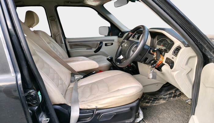 2019 Mahindra Scorpio S9, Diesel, Manual, 87,608 km, interior