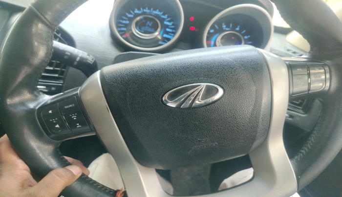 2017 Mahindra XUV500 W10, Diesel, Manual, 1,00,366 km, interior