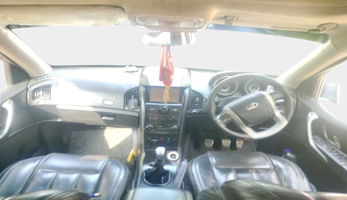 2017 Mahindra XUV500 W10, Diesel, Manual, 1,00,366 km, interior
