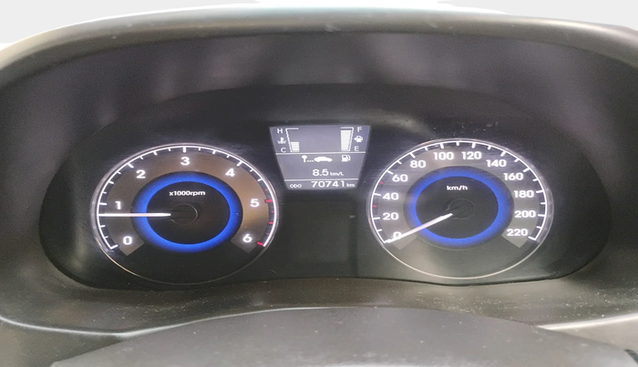 2013 Hyundai Verna FLUIDIC 1.6 CRDI SX, Diesel, Manual, 70,741 km, interior