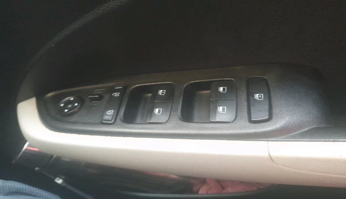 2022 Hyundai VENUE S 1.2, Petrol, Manual, 99,207 km, interior