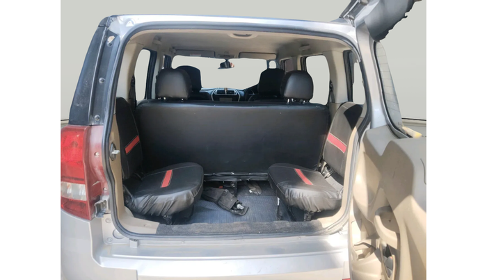 2017 Mahindra TUV300 T10, Diesel, Manual, 98,369 km, exterior