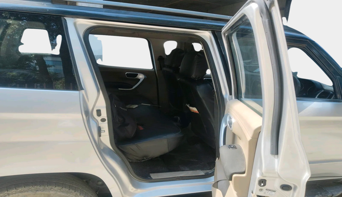 2017 Mahindra TUV300 T10, Diesel, Manual, 98,369 km, interior