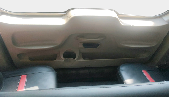 2017 Mahindra TUV300 T10, Diesel, Manual, 98,369 km, interior