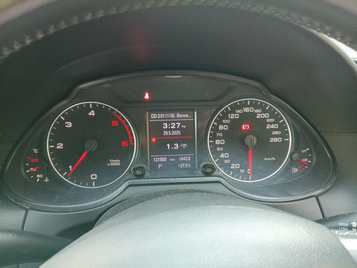2012 Audi Q5 2.0 TDI QUATTRO, Diesel, Automatic, 1,31,900 km, interior