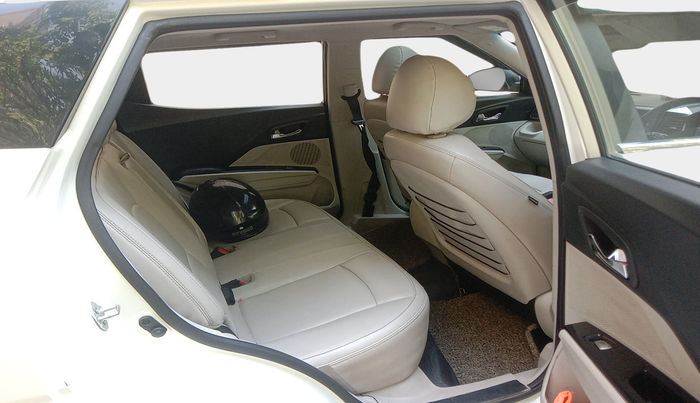 2022 Mahindra XUV300 W8 (O) 1.2 PETROL, Petrol, Manual, 63,729 km, interior
