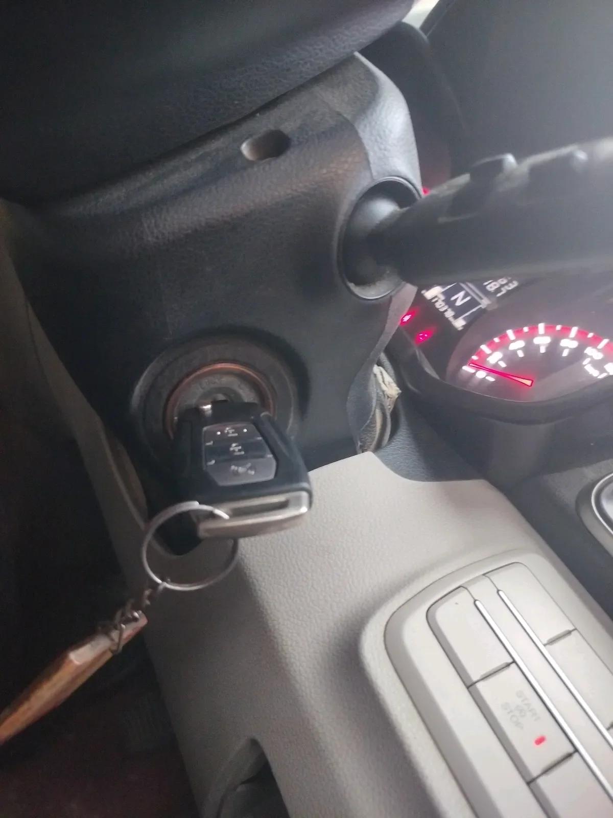 2020 Mahindra XUV300 W6 1.5 Diesel, Diesel, Manual, 1,70,378 km, interior