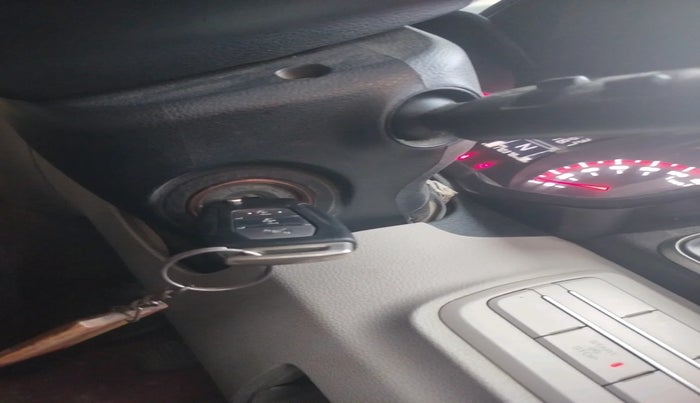 2020 Mahindra XUV300 W6 1.5 Diesel, Diesel, Manual, 1,70,378 km, interior