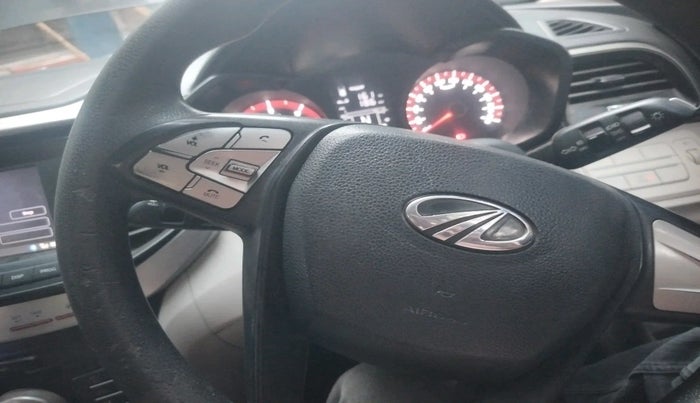 2020 Mahindra XUV300 W6 1.5 Diesel, Diesel, Manual, 1,70,378 km, interior