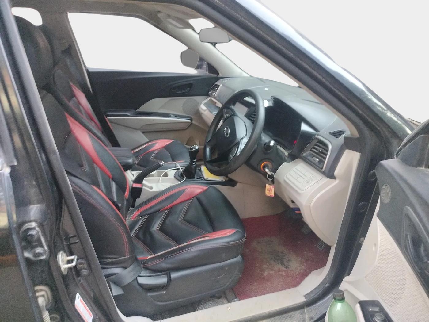 2020 Mahindra XUV300 W6 1.5 Diesel, Diesel, Manual, 1,70,378 km, interior