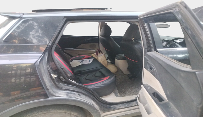 2020 Mahindra XUV300 W6 1.5 Diesel, Diesel, Manual, 1,70,378 km, interior