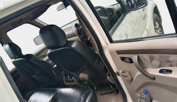 2013 Mahindra Scorpio VLX 2WD AIRBAG, Diesel, Manual, 2,36,224 km, interior