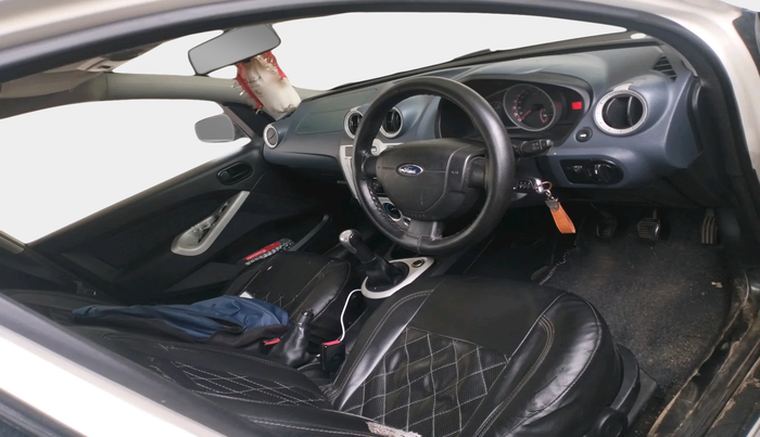 2013 Ford Figo TITANIUM 1.4 DIESEL, Diesel, Manual, 1,54,011 km, interior